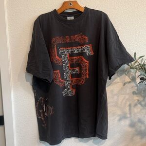 Graphic Black and Red Men's San Francisco Giants Shirt